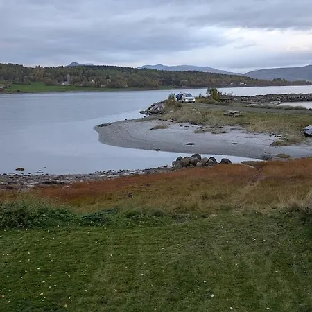 With Sea View, Northern Lights And Midnight Sun Holiday home *