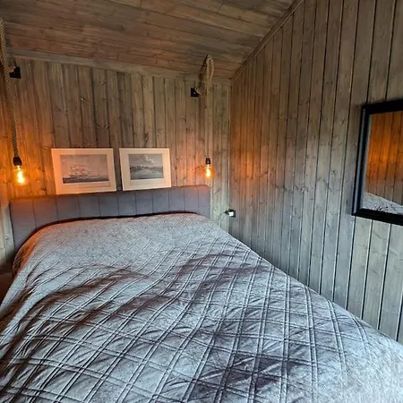 With Sea View, Northern Lights And Midnight Sun Holiday home *