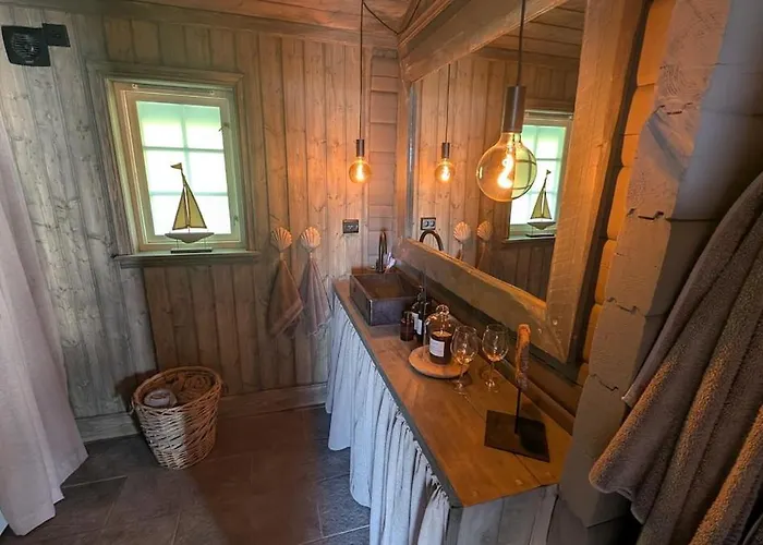 With Sea View, Northern Lights And Midnight Sun 펜션